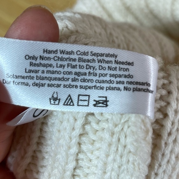 Venus faux fur beaded winter hat - Picture 8 of 12